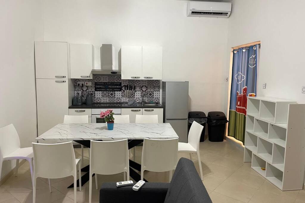 2 Bed Apt In Heart Of St Julians - 5Min From Seafront Saint Julian's 외부 사진